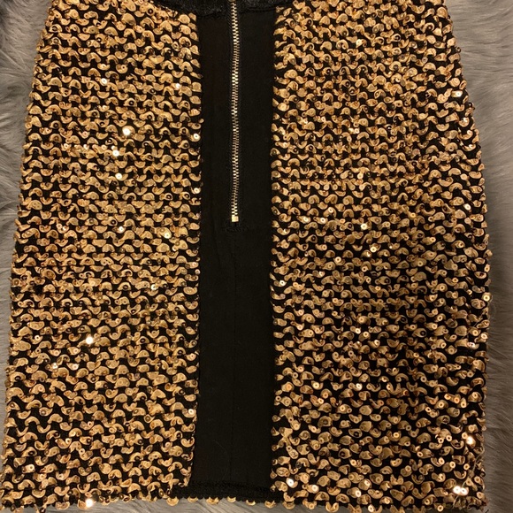 Mini gold sequin skirt - Picture 4 of 5